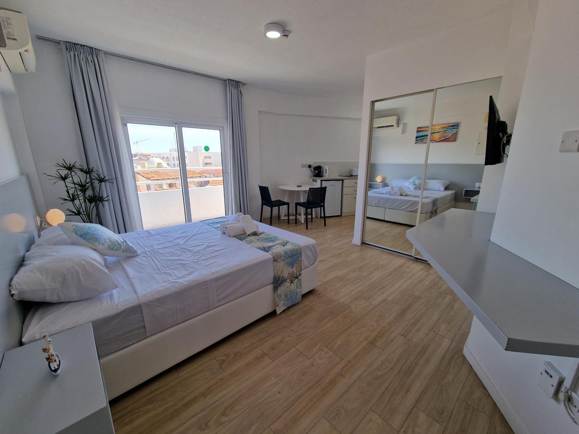 Kitieos Central Apts 100M From Finikoudes Beach Larnaca Exterior foto